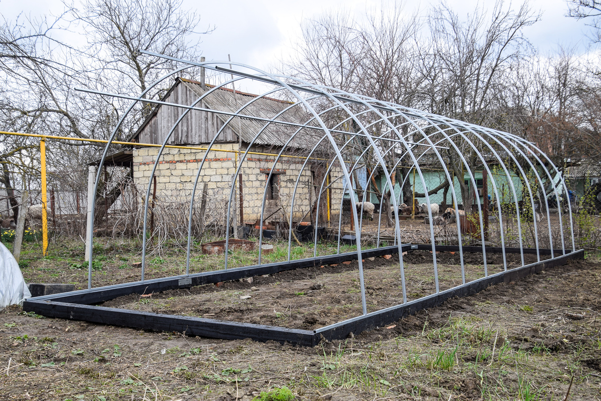 Installation of Polycarbonate Greenhouses